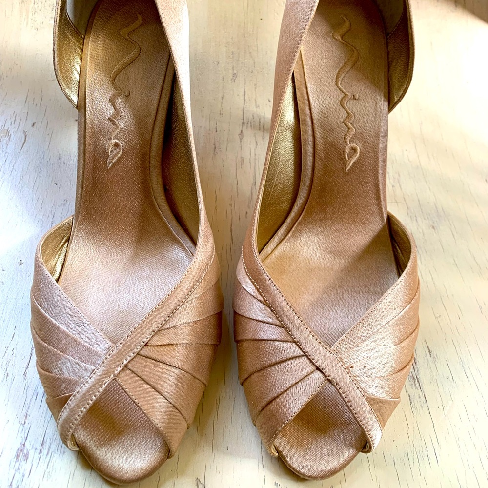 Nina size 11 gold pumps.